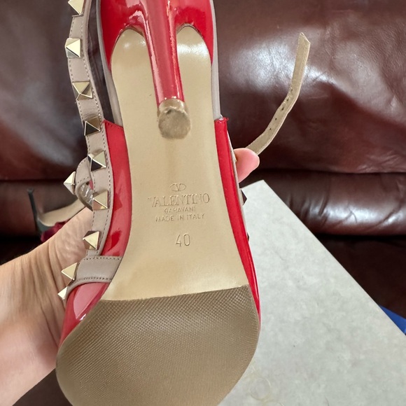 Size 10 Red and Beige Spike Valentino Heels - Picture 3 of 3
